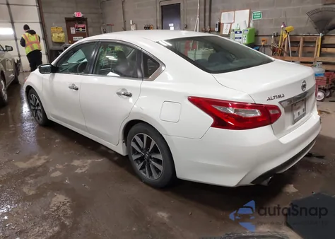 2017 Nissan Altima 2.5 Sv z USA, uszkodzony, nr VIN 1N4AL3AP7HC160272